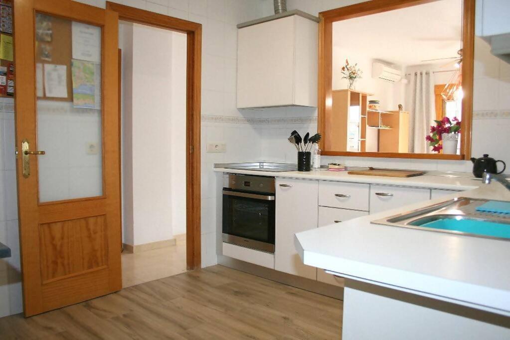Beachside Apartment In The Centre Of El Campello Exterior foto